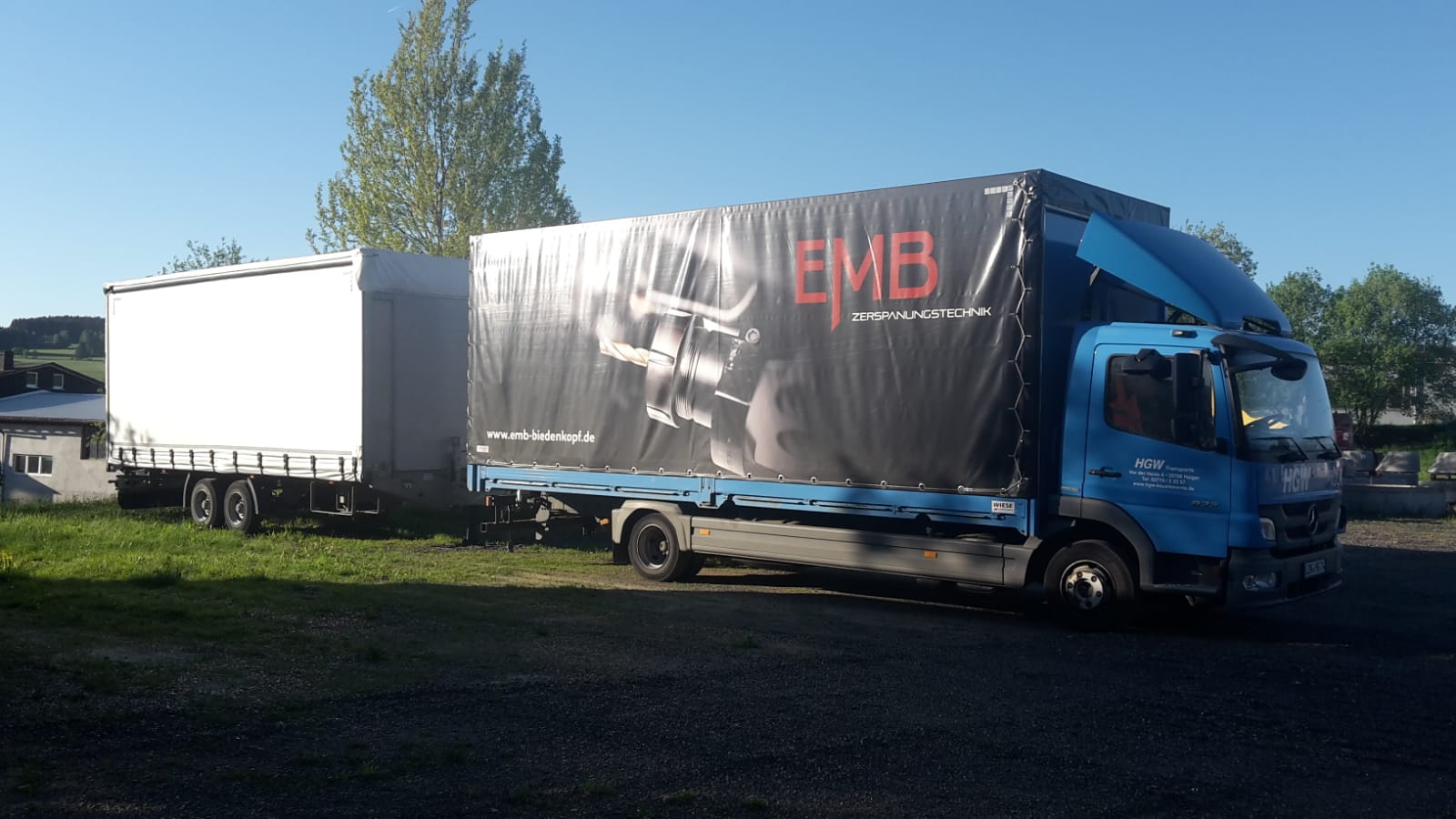 Mercedes Benz Atego 822 mit Anhänger (11,0 to.) mit Edscha-Verdeck